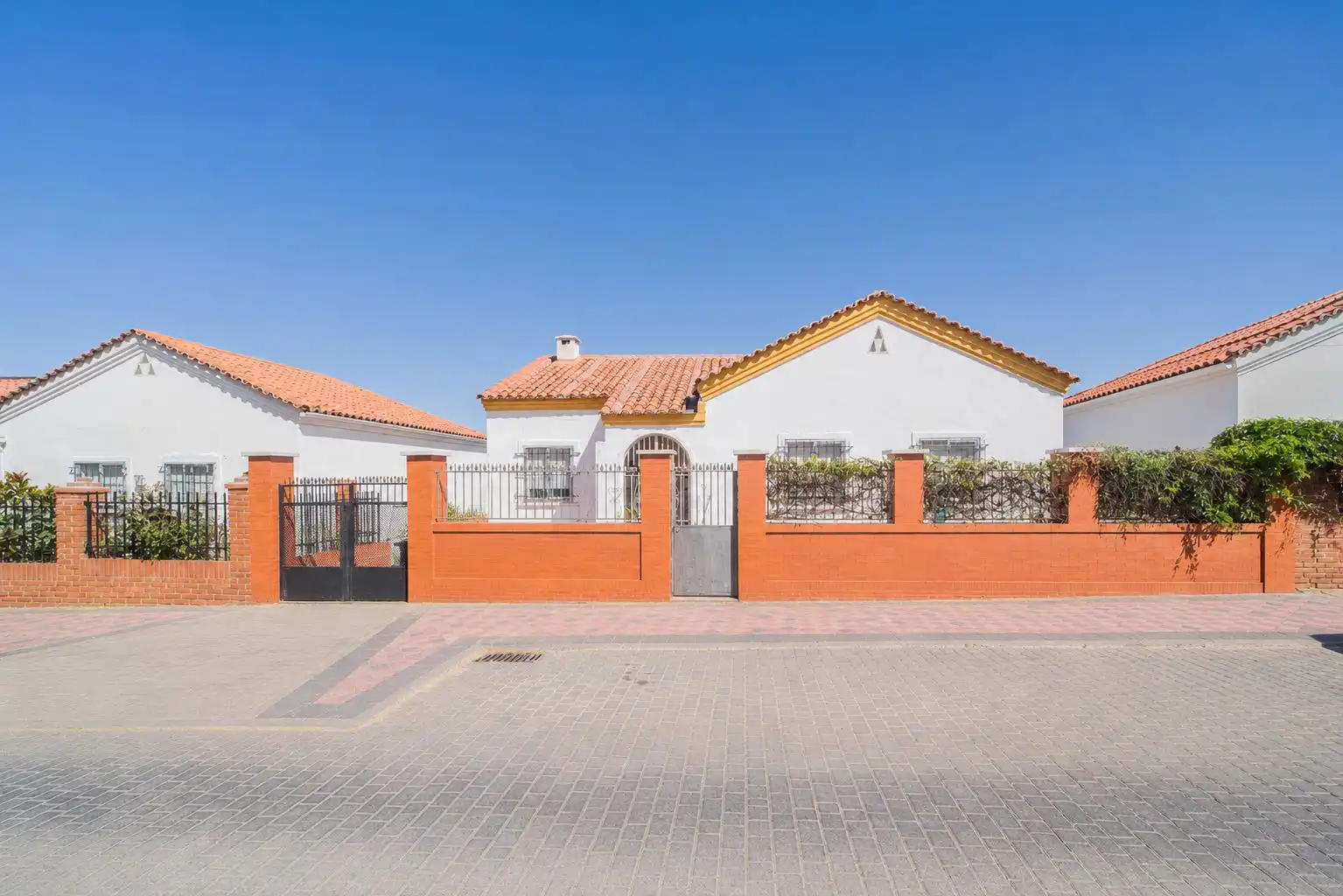 Vista exterior de Casa o xalet en venda en Pozuelo de Alarcón amb Calefacció, Jardí privat i Terrassa