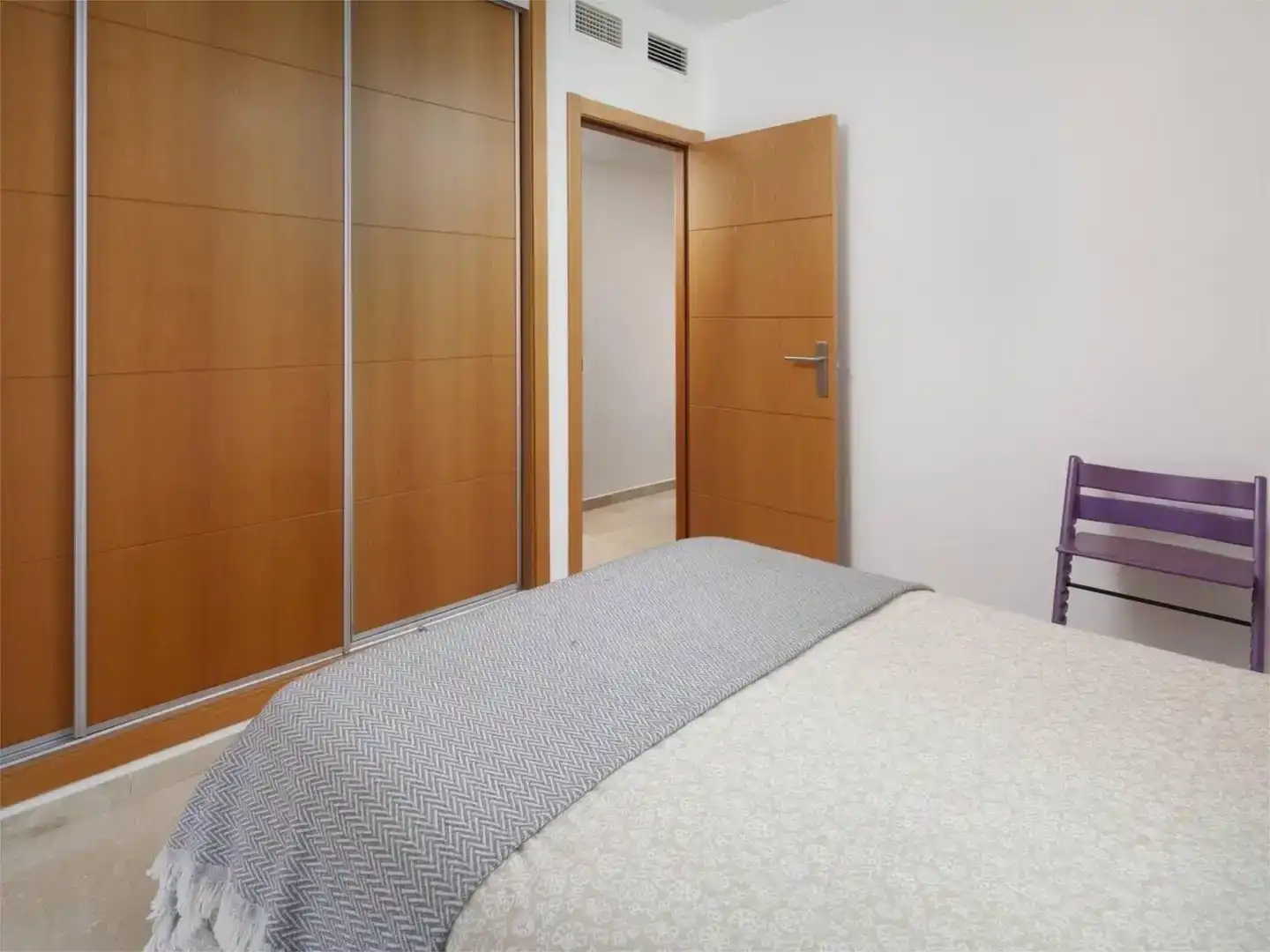 Habitación de Piso de alquiler en Vélez-Málaga con Aire acondicionado, Piscina y Amueblado
