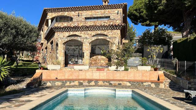 Casa-chalet en Venta en Residencial Blanes - Vistamar