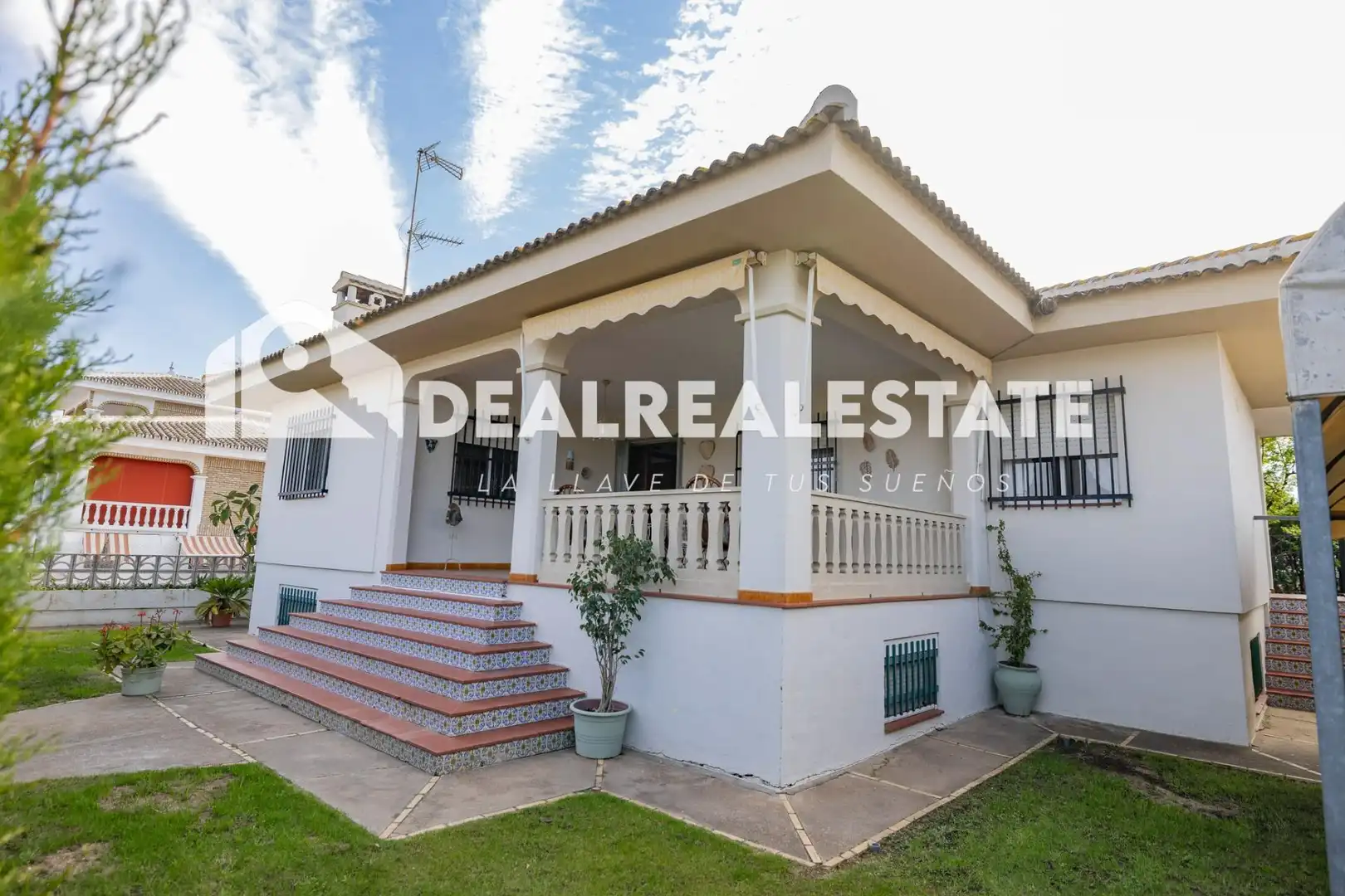 Vista exterior de Casa o xalet en venda en Almonte amb Jardí privat, Terrassa i Moblat