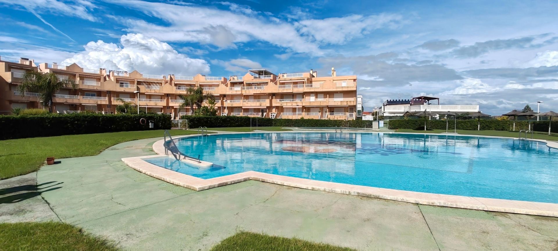 Piscina de Apartament en venda en Cullera amb Aire condicionat, Calefacció i Jardí privat