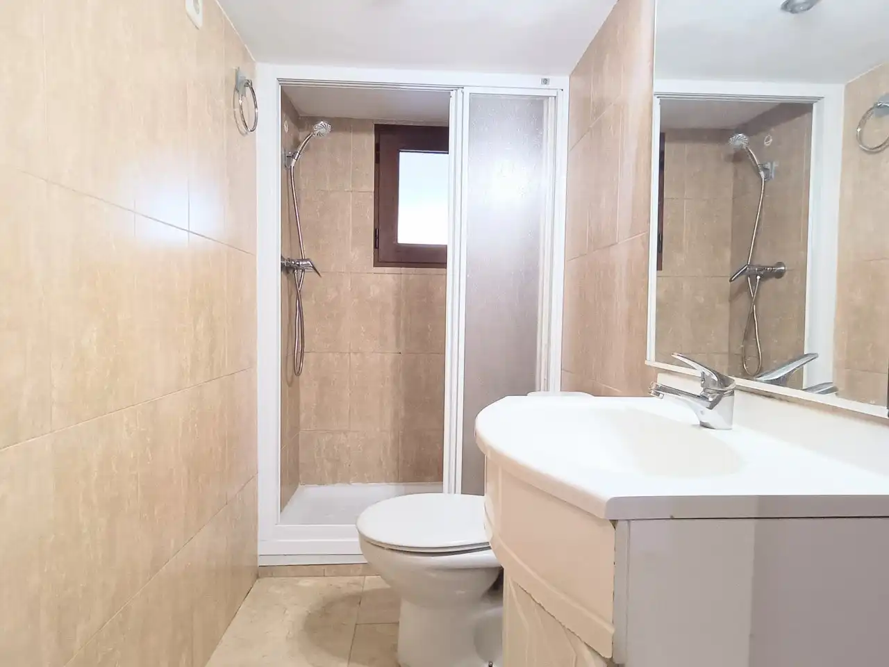Flat for rent in ROSA MENENDEZ, Berruguete