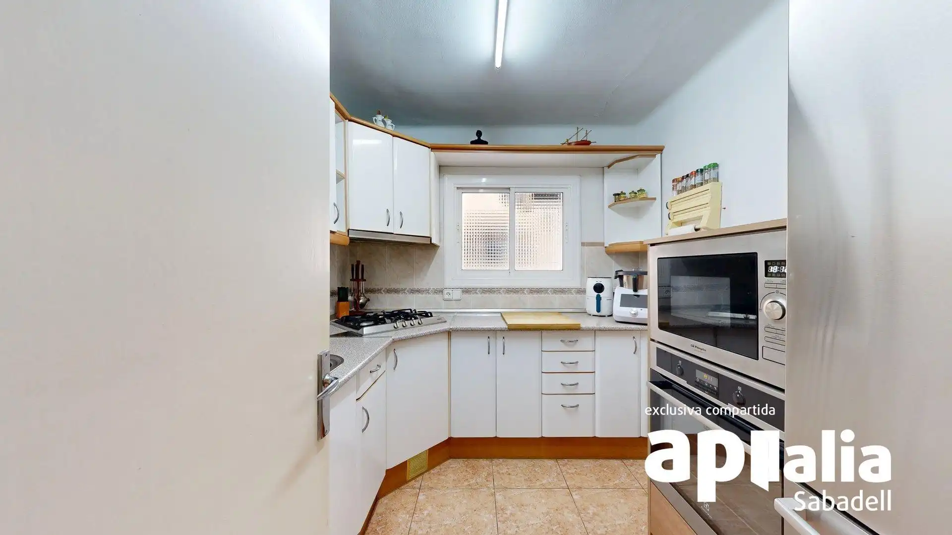 Cuina de Pis en venda en Cerdanyola del Vallès amb Aire condicionat, Calefacció i Parquet
