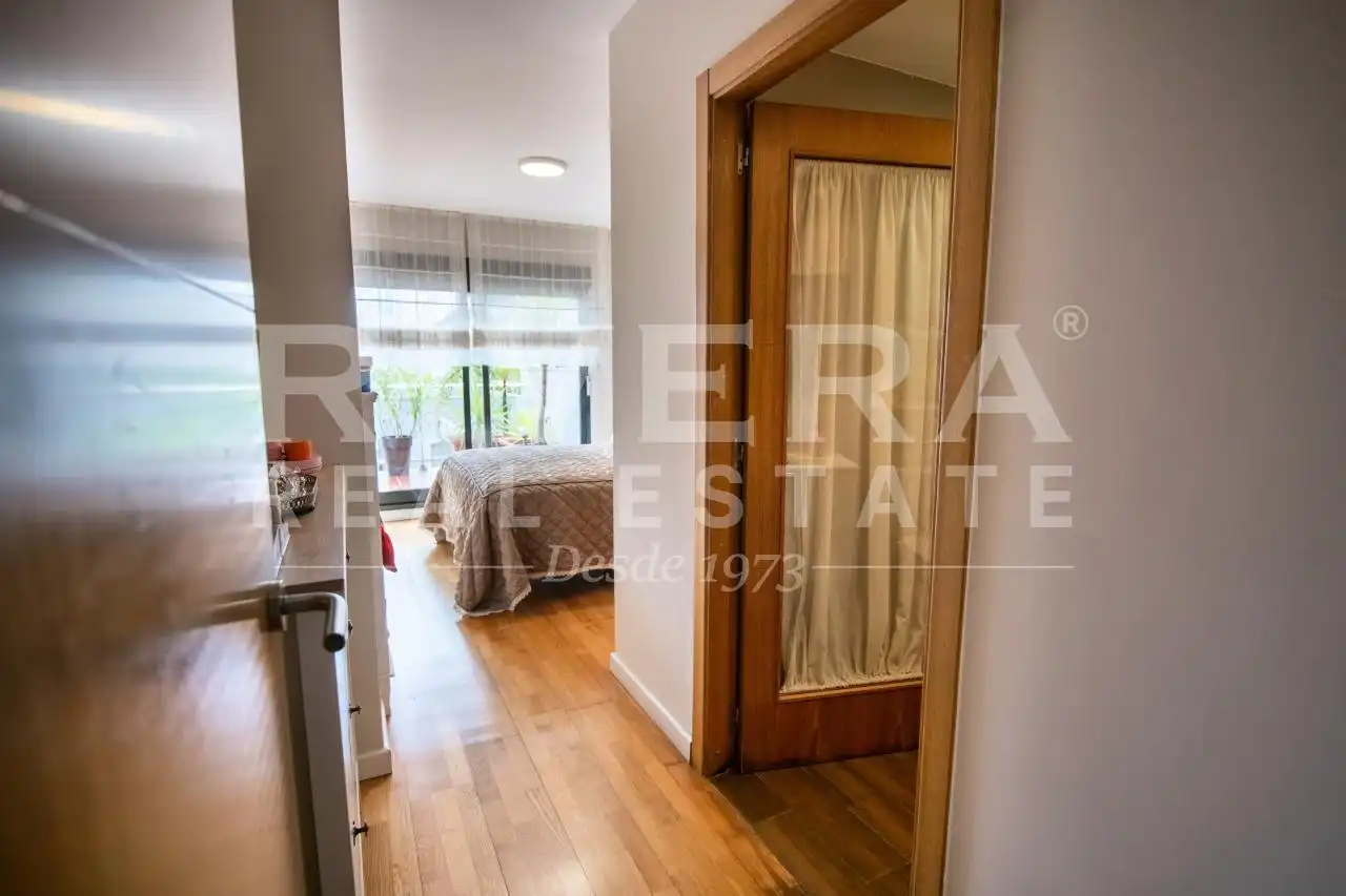 Habitación de Ático en venta en Sanxenxo con Calefacción, Parquet y Terraza