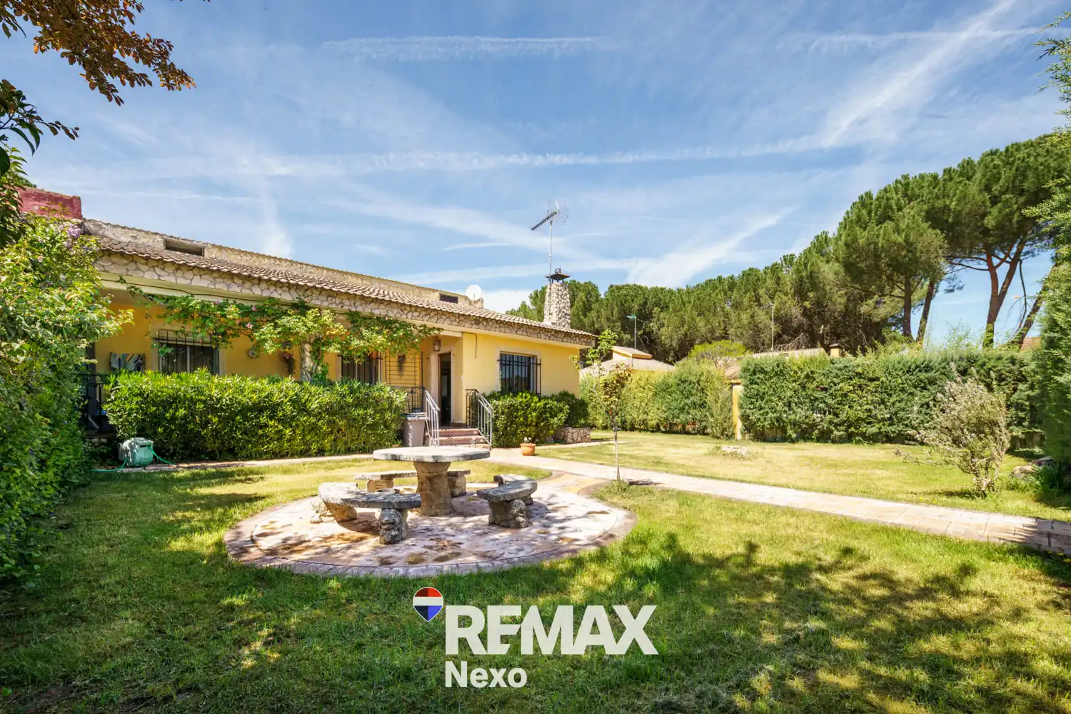 Vista exterior de Casa o chalet en venta en Santibáñez de Valcorba con Calefacción, Jardín privado y Terraza