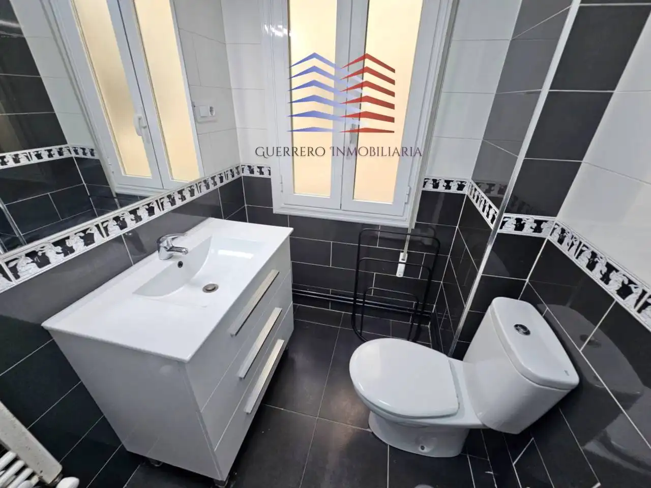 Badezimmer von Wohnungen zur Miete in Ourense Capital  mit Heizung, Parkett und Möbliert