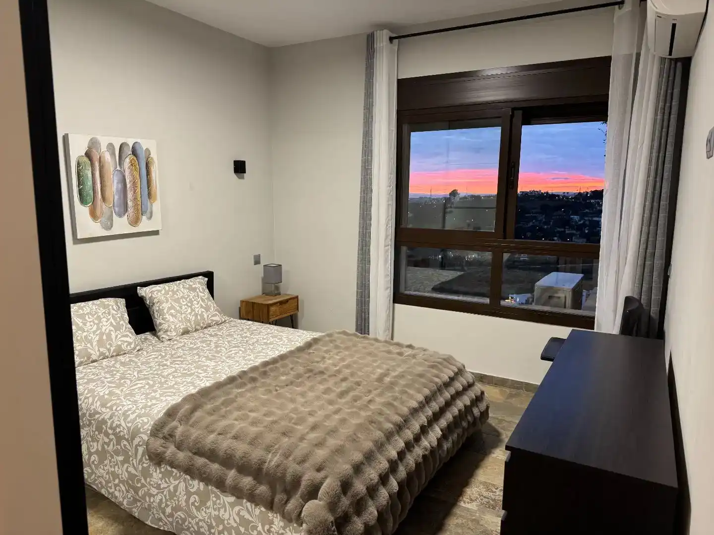 Schlafzimmer von Wohnung zur Miete in Marbella mit Klimaanlage, Schwimmbad und Möbliert
