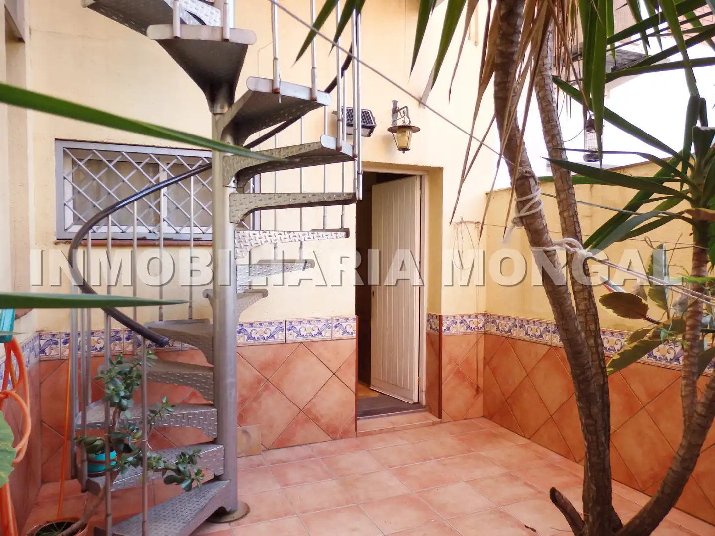 Casa a schiera con terrazza in vendita a Carrer de l'Abat Escarré, imagen 8