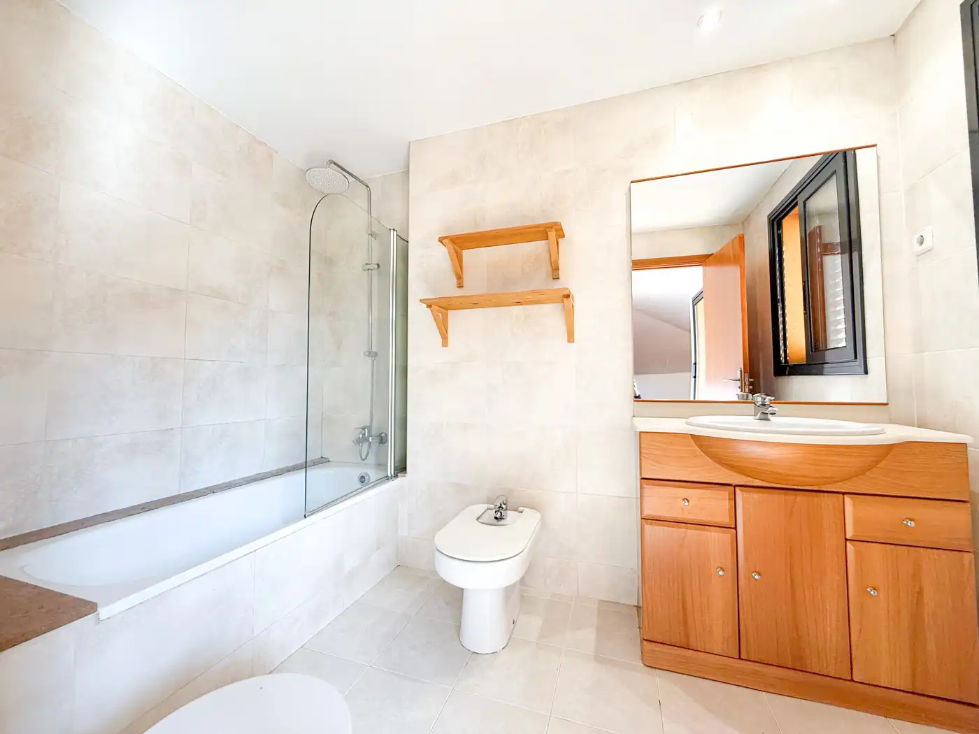 Baño de Dúplex en venta en Figueres con Calefacción, Terraza y Balcón