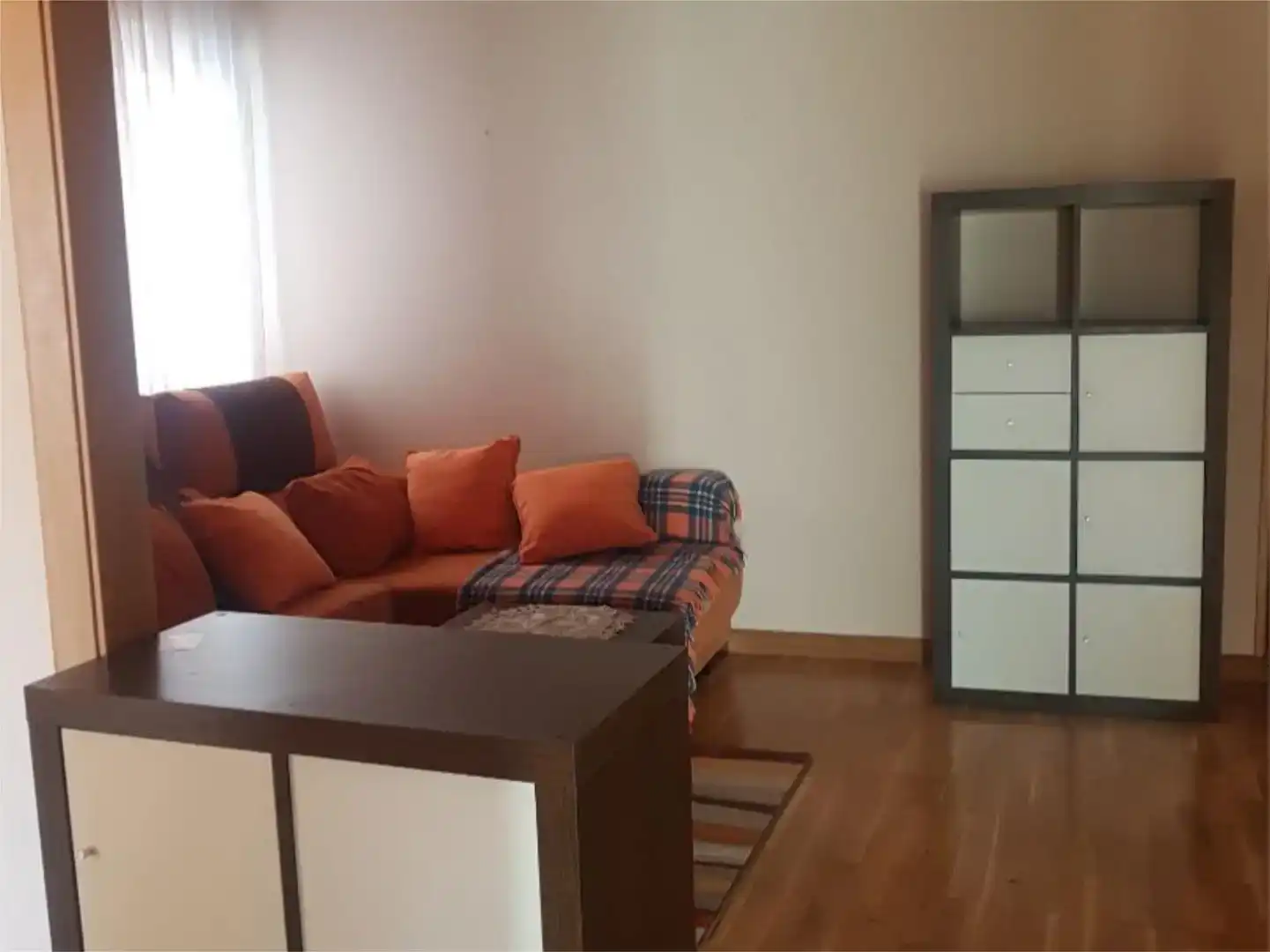 Sala d'estar de Pis en venda en León Capital  amb Calefacció, Parquet i Moblat