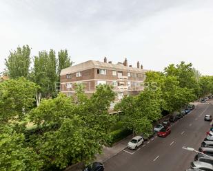 Vista exterior de Apartament en venda en  Madrid Capital