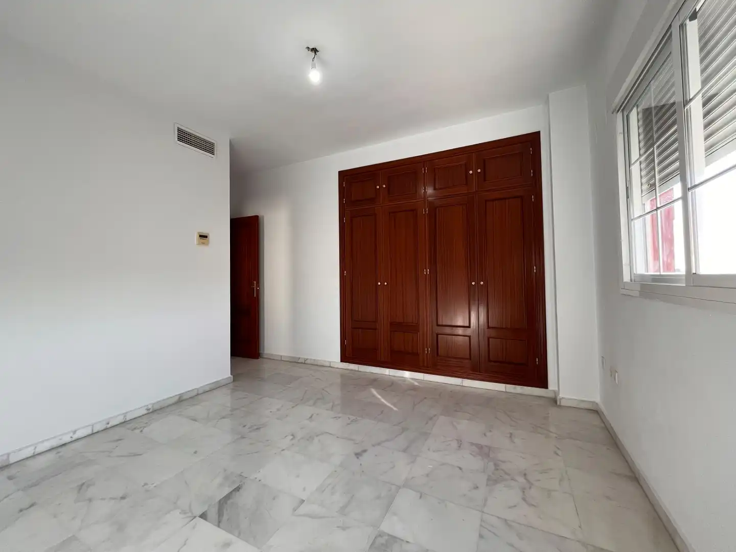 Casa aparellada amb piscina en venda a Colegio Europa, imagen 32