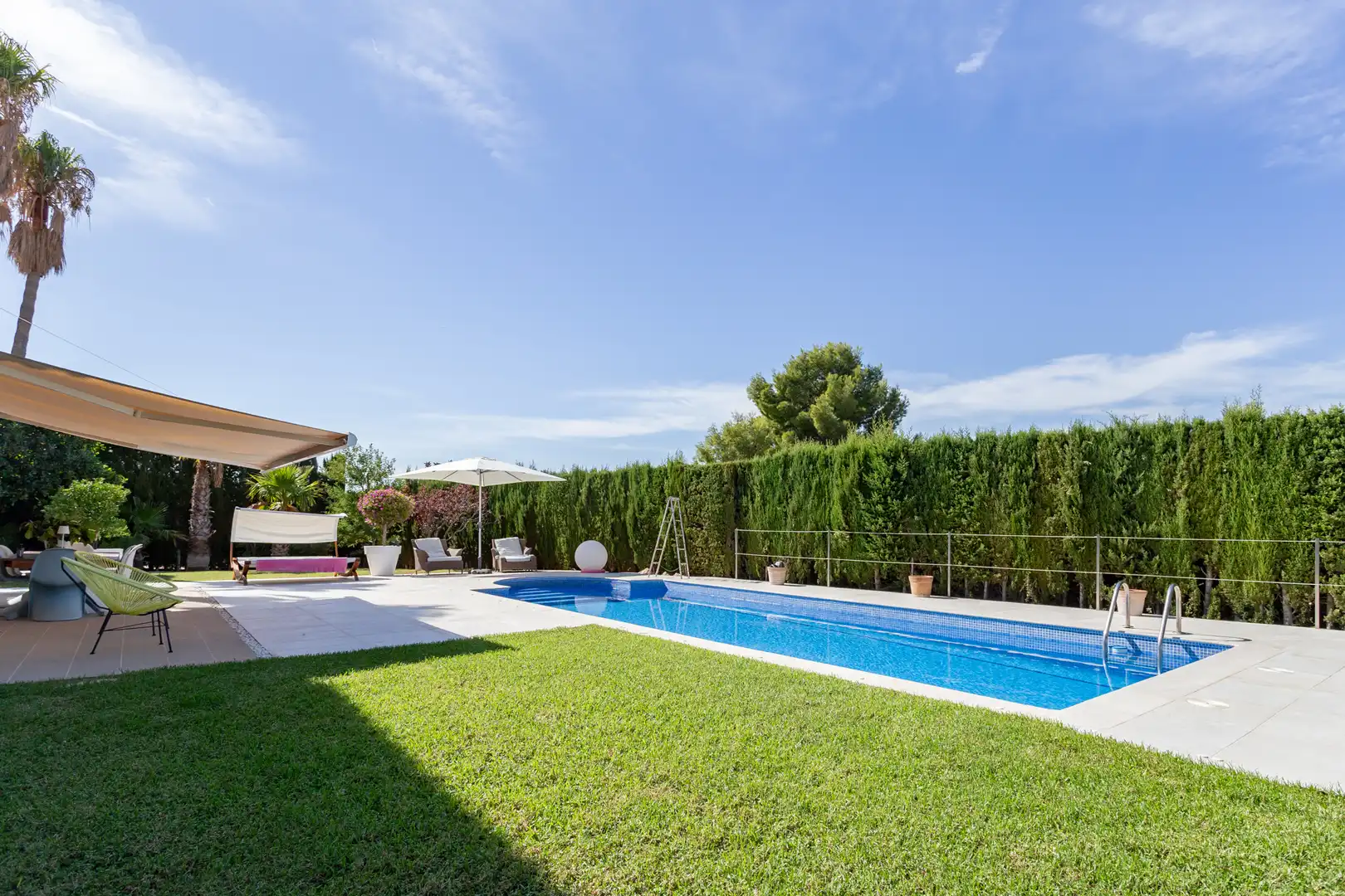 Villa con piscina in vendita a Carrer de Salvador Ventosa i Pina 1, imagen 4