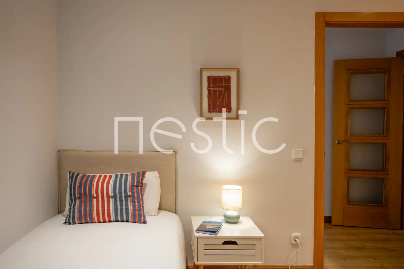 Dormitori de Apartament de lloguer en Madrid amb Aire condicionat, Calefacció i Moblat