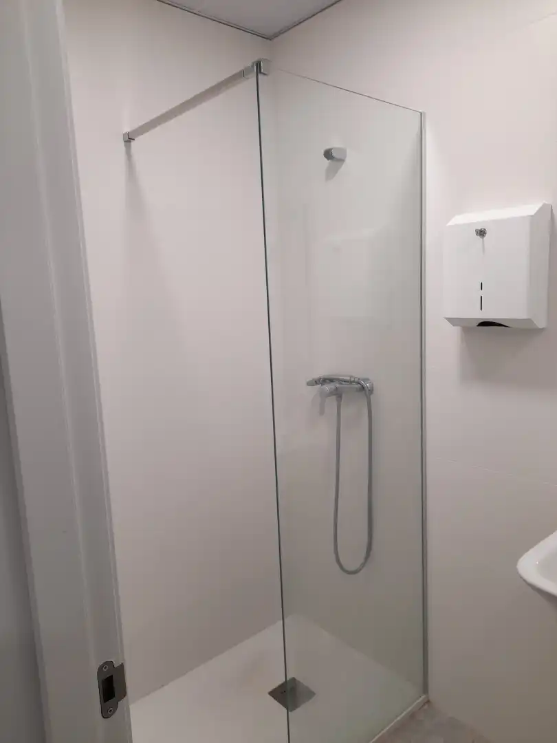 Badezimmer von Büro zur Miete in L'Hospitalet de Llobregat mit Klimaanlage, Heizung und Terrasse
