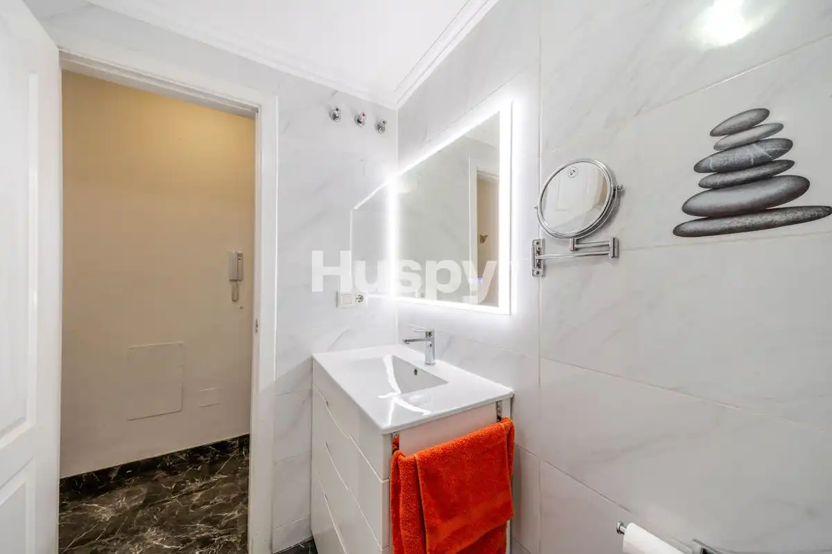 Bathroom of Flat for sale in Torrevieja  with Air Conditioner, Heating and Terrace