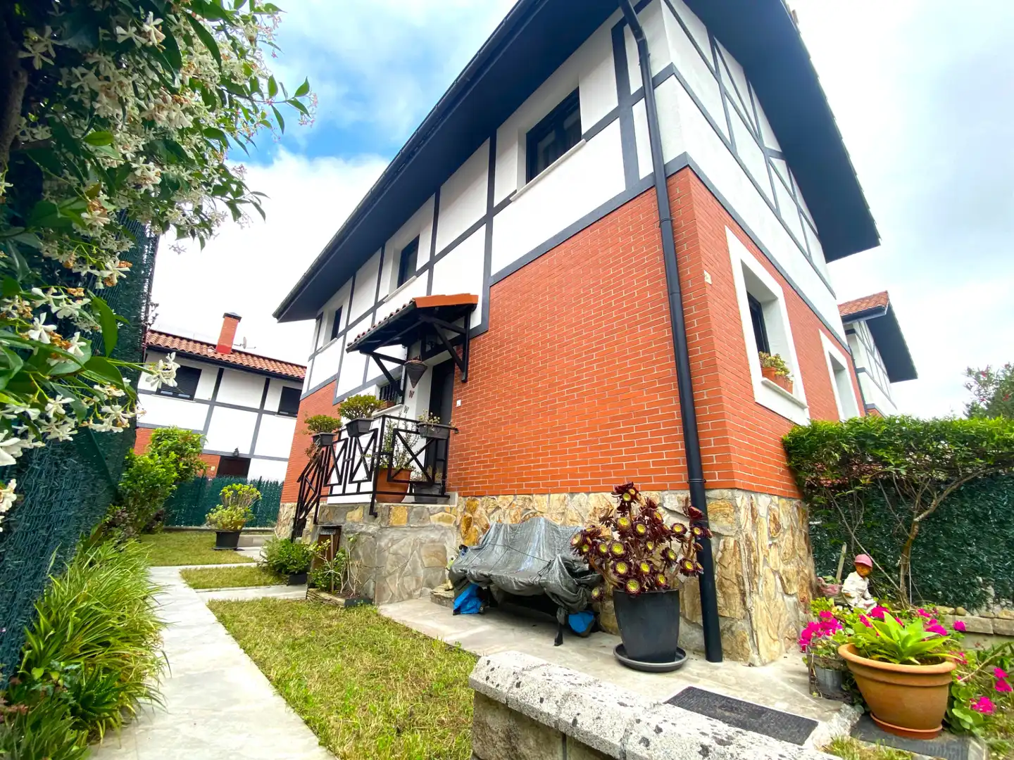 Exterior view of Houses for sale in Castro-Urdiales  with Heating, Private garden and Parquet flooring