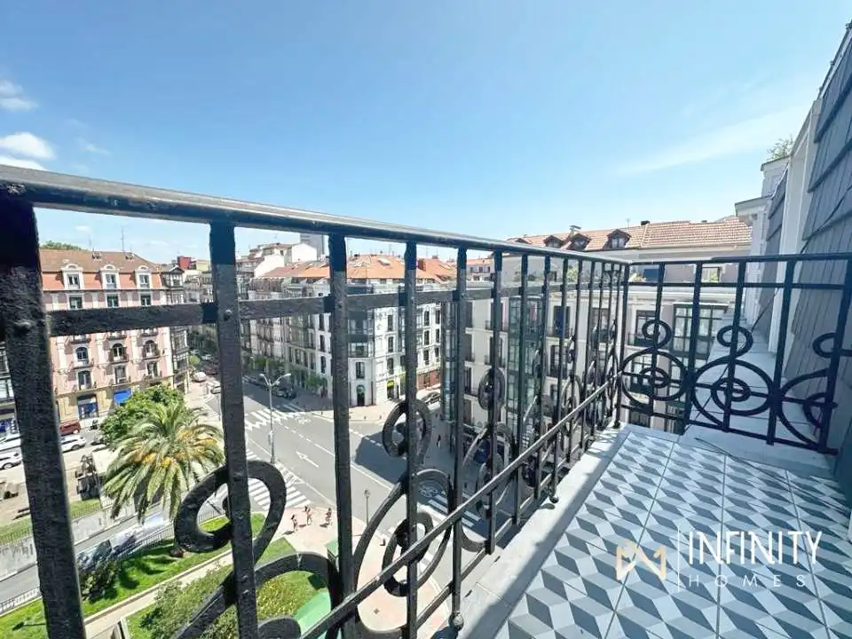Balcony of Flat for rent in Bilbao   with Heating, Terrace and Balcony