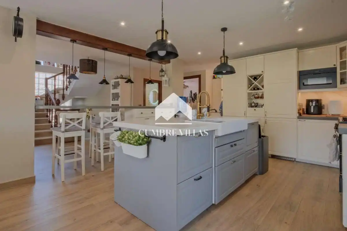 Cocina de Casa o chalet en venta en Almuñécar con Jardín privado, Terraza y Amueblado