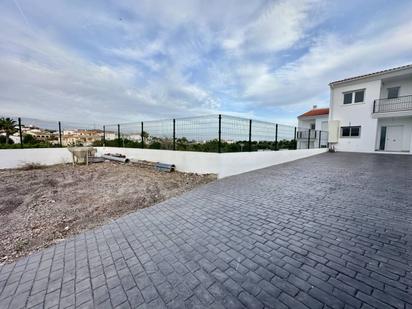 Casa adosada en venda en Vélez-Málaga amb Jardí privat, Terrassa i Piscina