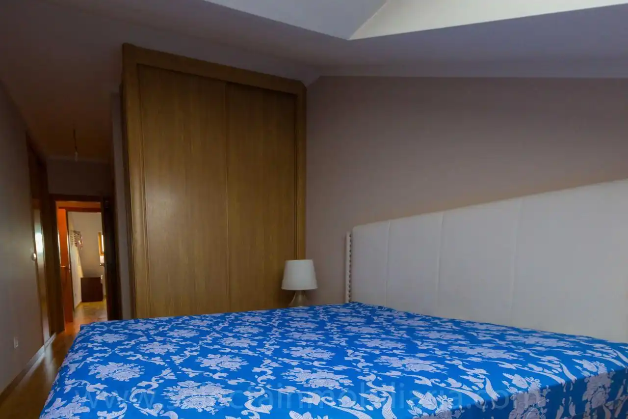 Schlafzimmer von Dachboden zur Miete in Pontevedra Capital  mit Heizung, Terrasse und Schwimmbad