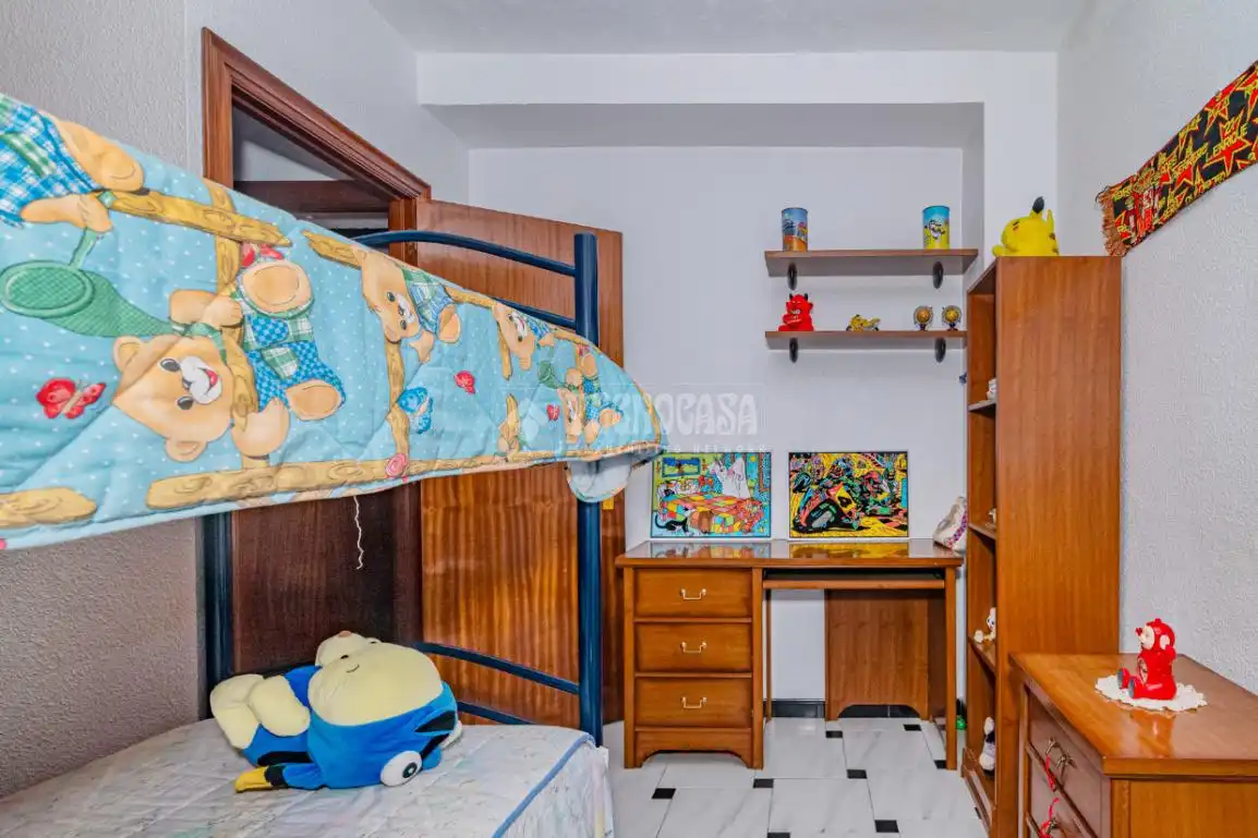 Habitación de Casa adosada en venta en Rute con Terraza y Balcón