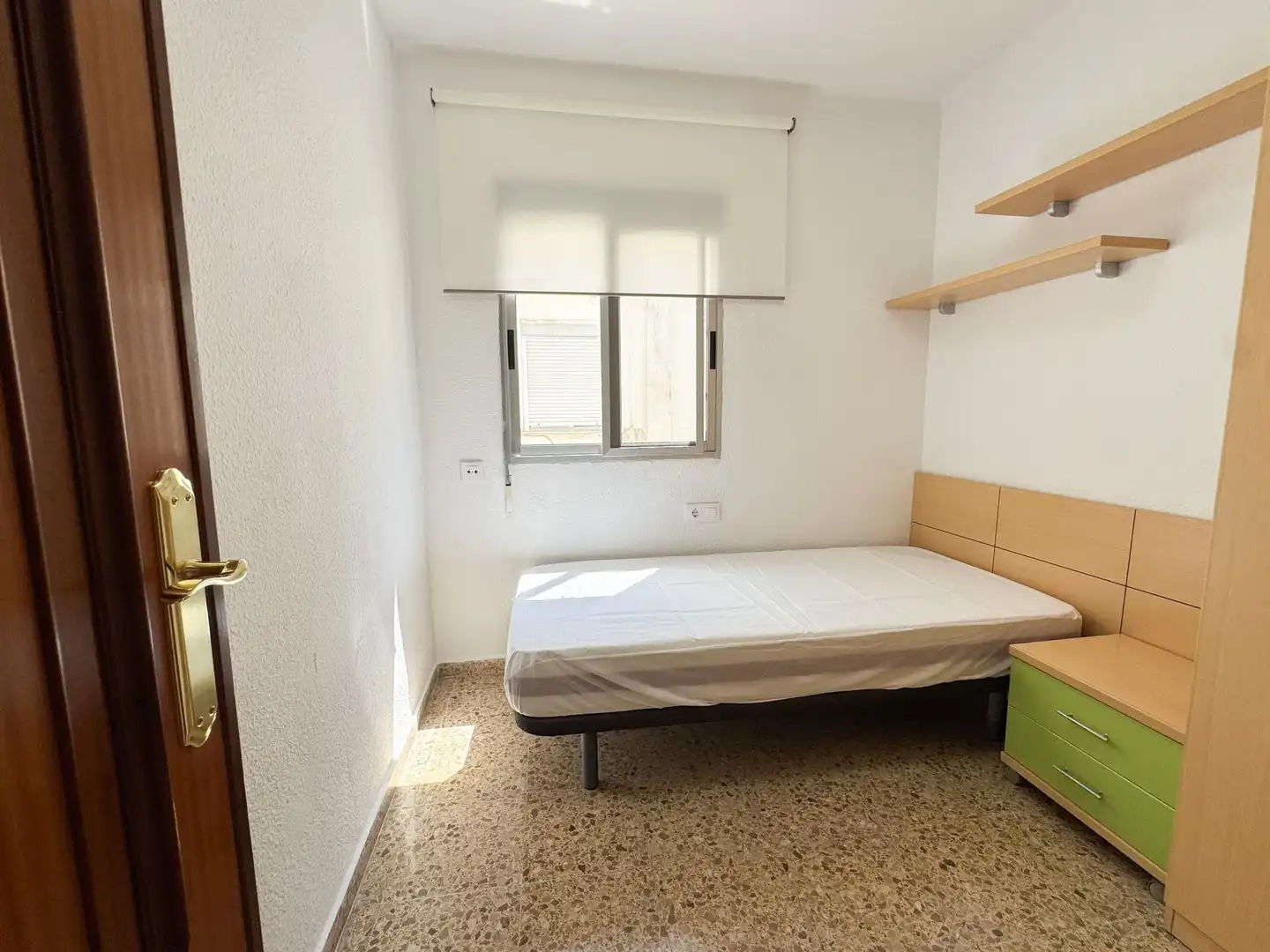 Habitación de Piso de alquiler en Catarroja con Aire acondicionado y Trastero