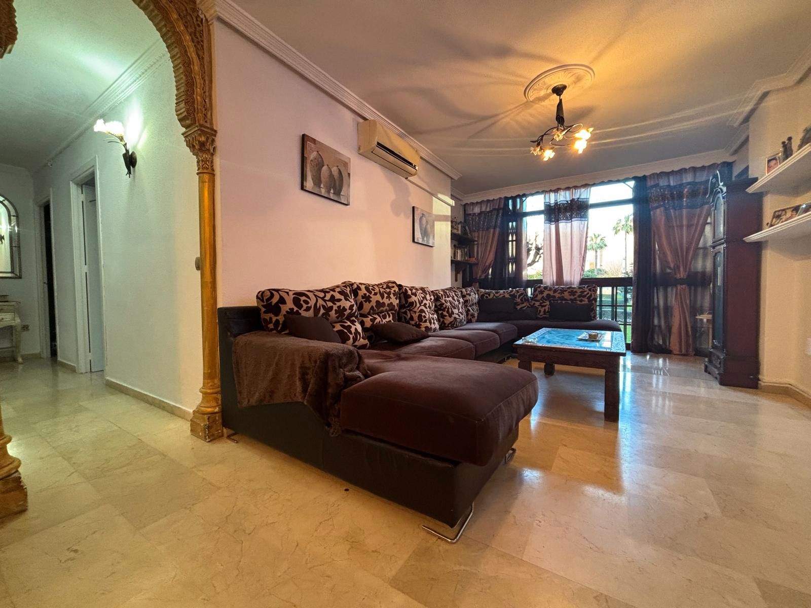 Living room of Flat for sale in Benalmádena  with Air Conditioner, Terrace and Furnished