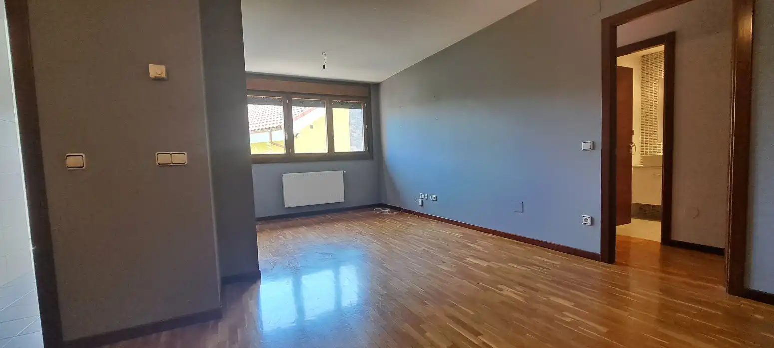 Sala d'estar de Pis en venda en Gijón  amb Calefacció i Parquet