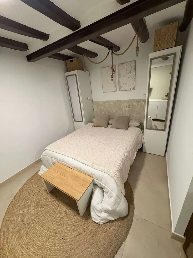 Bedroom of Study for share in  Barcelona Capital  with Air Conditioner, Heating and Terrace