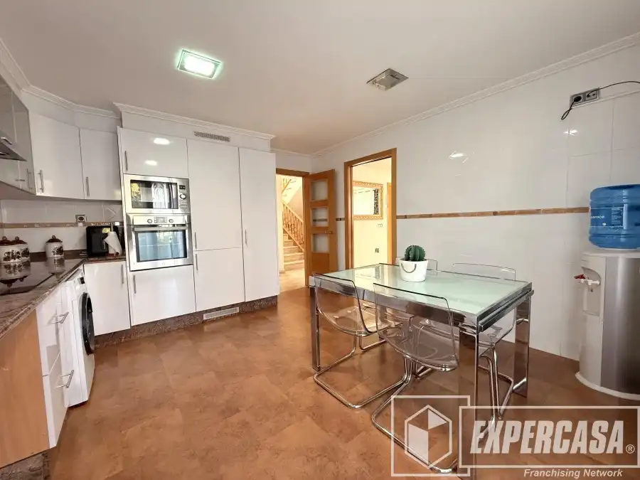 Cuina de Casa o xalet en venda en Riba-roja de Túria amb Aire condicionat, Calefacció i Terrassa