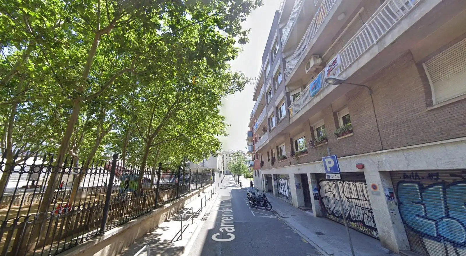 Außenansicht von Gebäude zum Verkauf in Barcelona