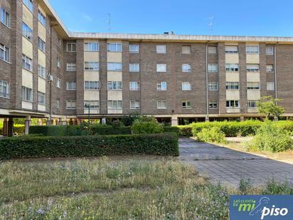 Exterior view of Flat for sale in Valladolid Capital  with Heating, Parquet flooring and Storage room