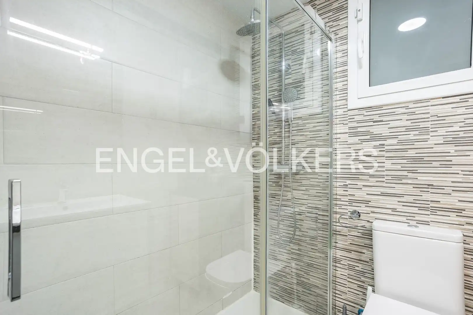 Baño de Piso en venta en Barcelona con Aire acondicionado, Calefacción y Balcón