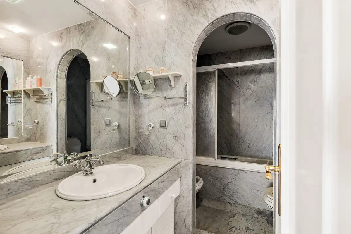 Baño de Apartamento en venta en Torremolinos con Aire acondicionado, Terraza y Piscina comunitaria