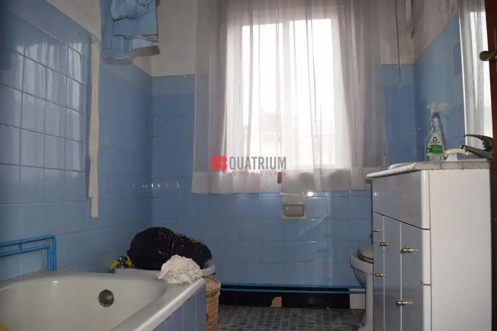 Habitación de Edificio en venta en A Estrada 