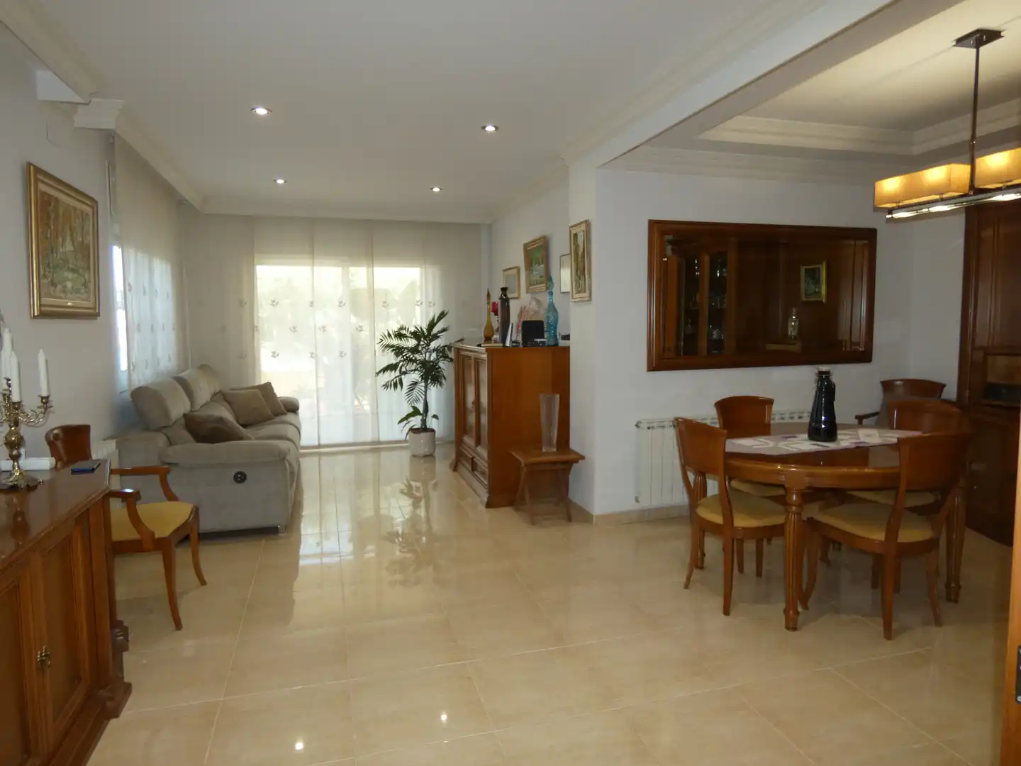 Sala d'estar de Casa adosada en venda en Porqueres amb Aire condicionat, Calefacció i Jardí privat