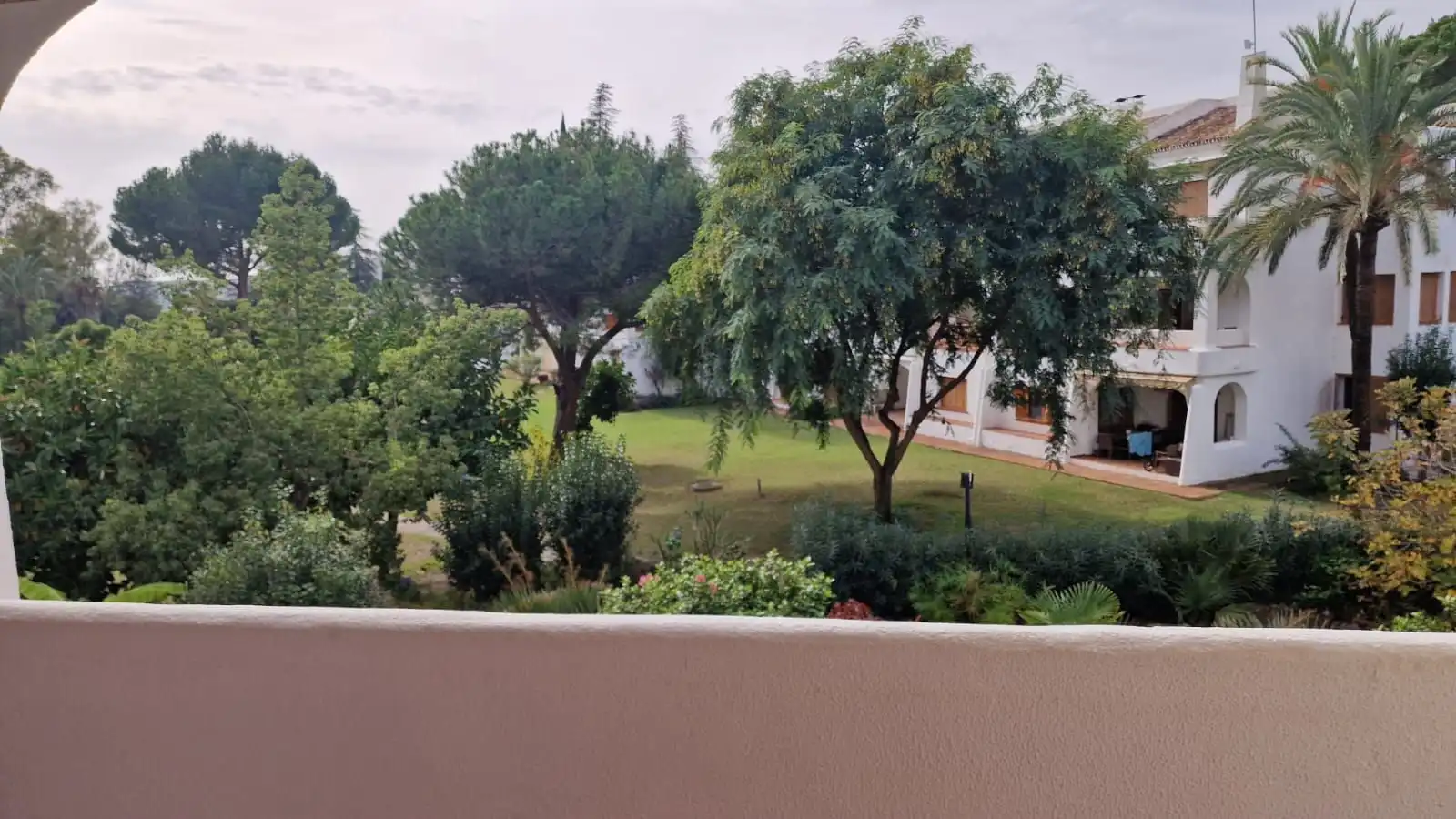 Jardín de Piso en venta en Marbella con Aire acondicionado, Terraza y Amueblado