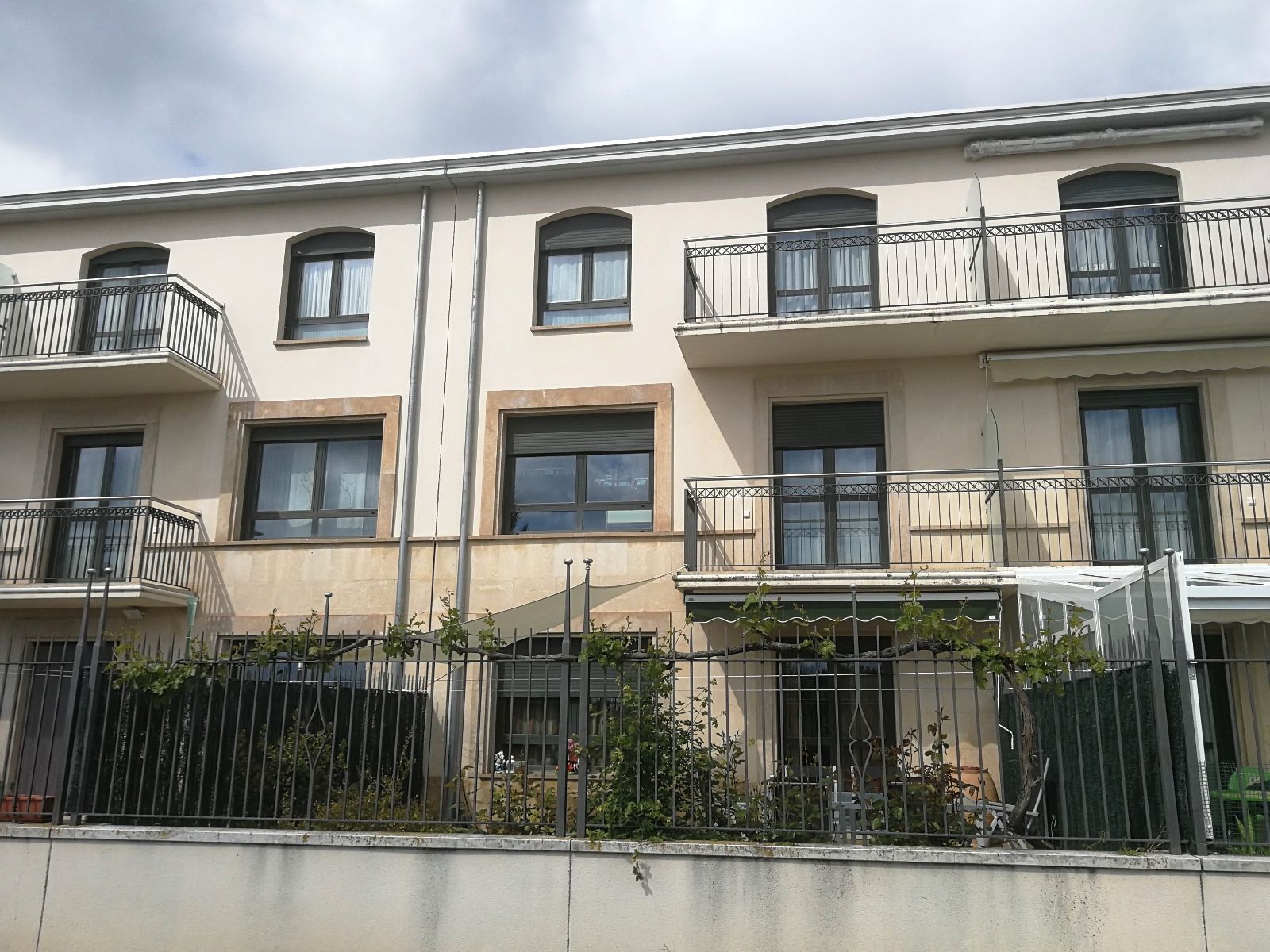 Vista exterior de Casa adosada en venda en Lerma amb Calefacció, Jardí privat i Terrassa