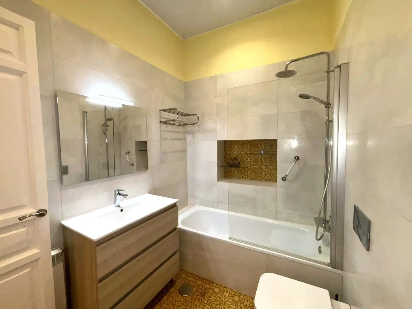 Badezimmer von Wohnung zur Miete in Murcia mit Klimaanlage, Heizung und Möbliert