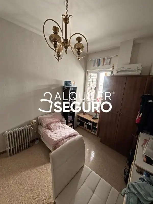 Habitación de Piso de alquiler en Granada con Terraza y Amueblado