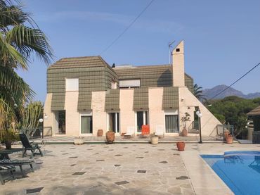 Villa mit Pool zum Verkauf in Rincón de Loix