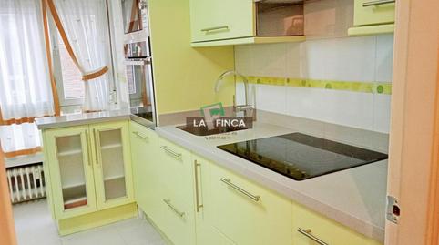 Foto 3 de Piso de alquiler en Ramon Prieto Bances, Milán - Pumarín, Asturias