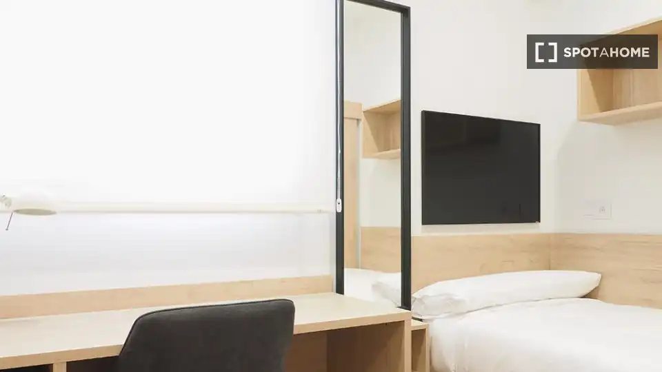 Bedroom of Flat for share in Bilbao   with Air Conditioner, Heating and Furnished