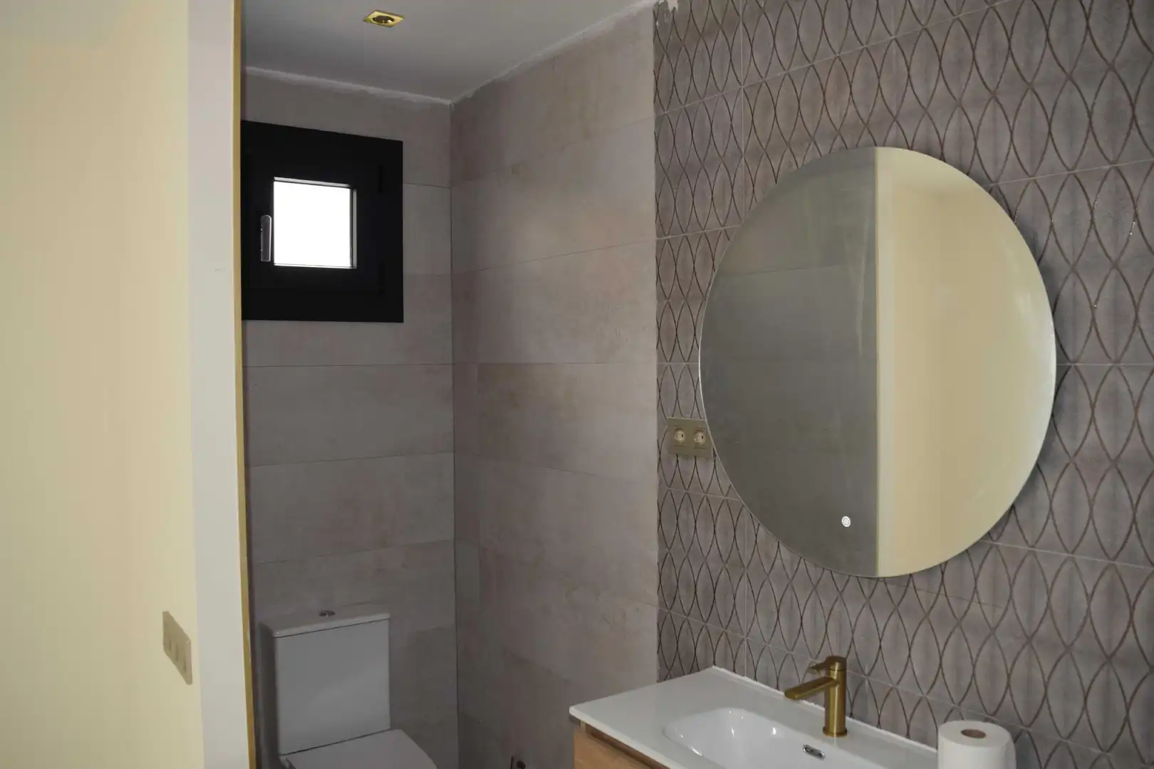 Bany de Apartament de lloguer en Villaviciosa de Odón amb Aire condicionat, Calefacció i Jardí privat