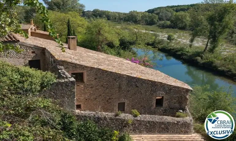 Vista exterior de Casa o xalet en venda en Sant Miquel de Fluvià amb Aire condicionat, Calefacció i Terrassa