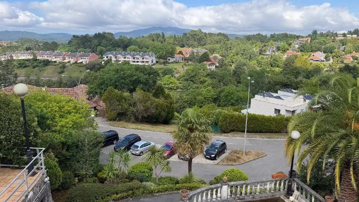 Vista exterior de Casa o xalet en venda en Mungia amb Calefacció, Jardí privat i Terrassa