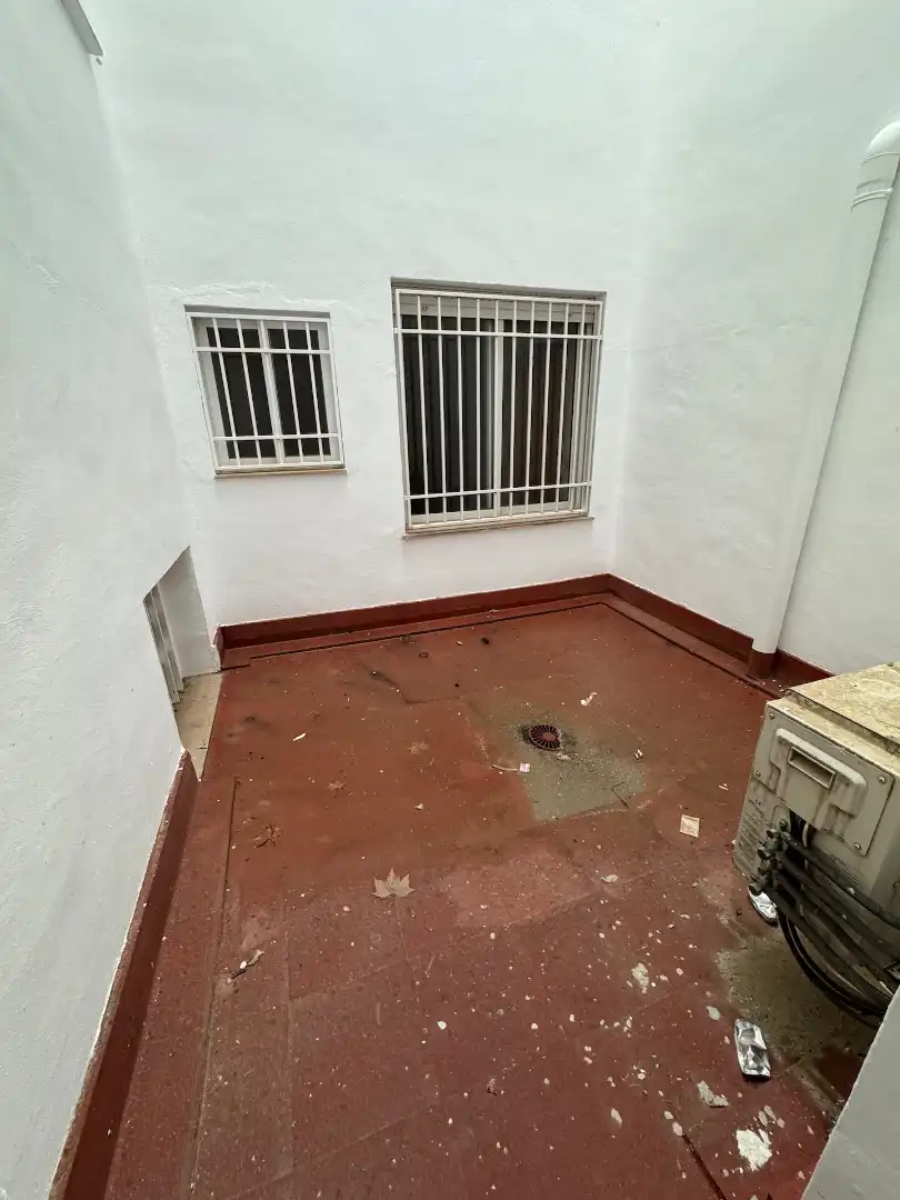 Business premises for sale in Calle de la Virgen, imagen 5
