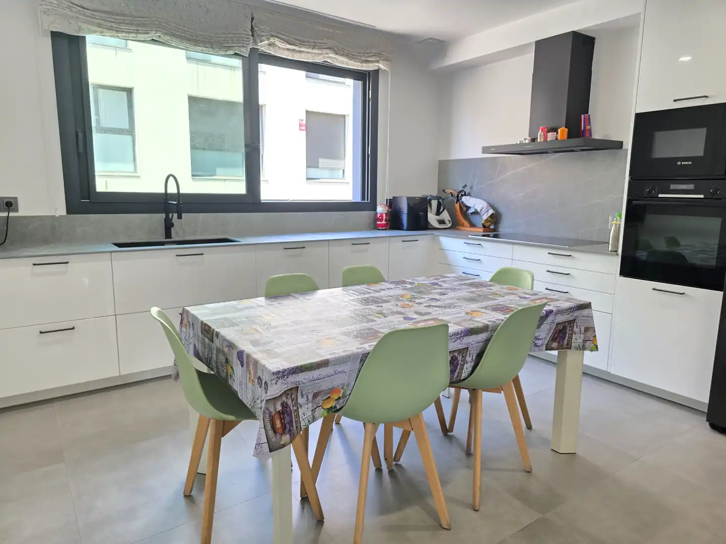 Küche von Einfamilien-Reihenhaus zum Verkauf in Sabadell mit Terrasse und Schwimmbad
