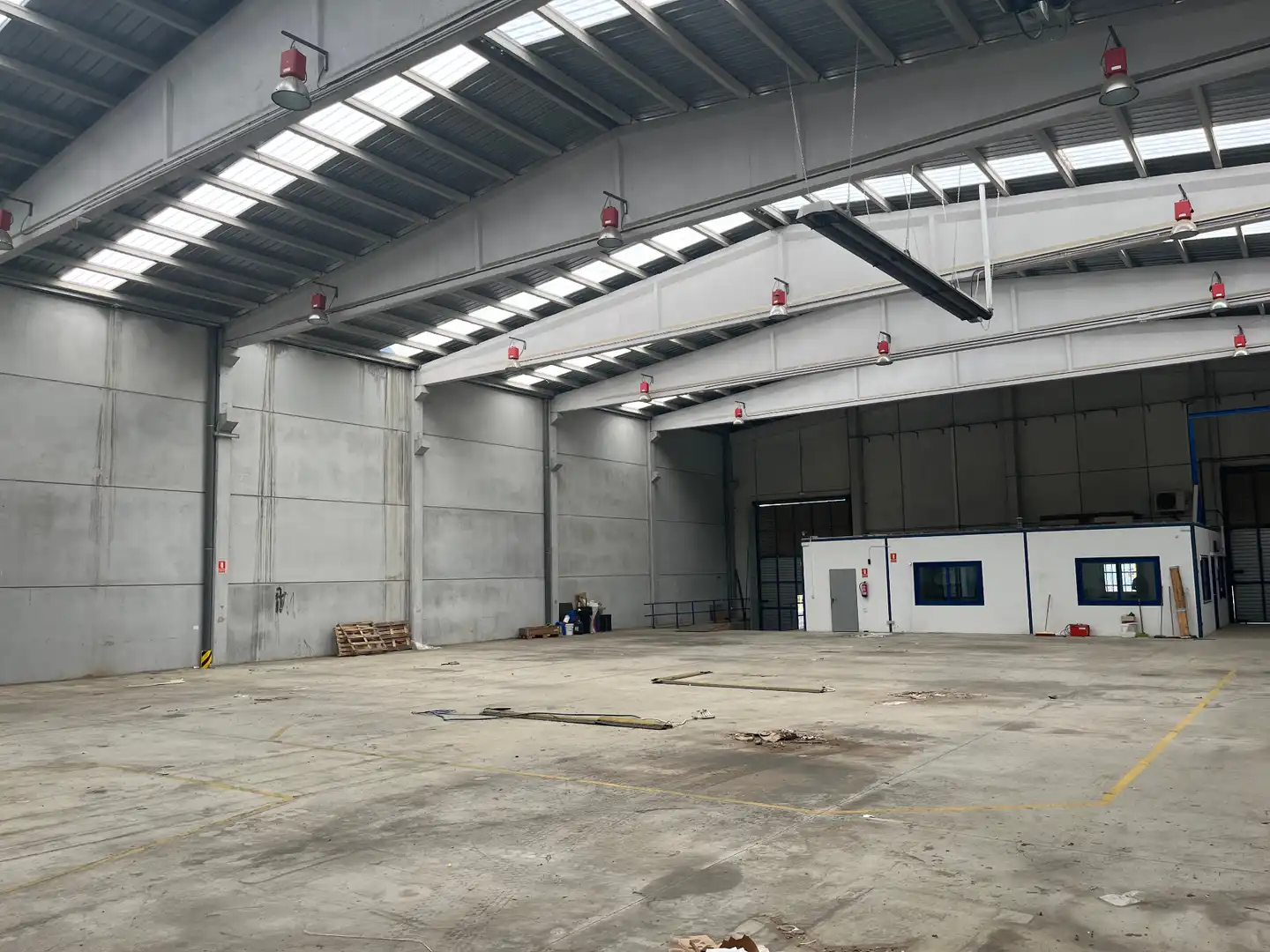 Nau industrial de lloguer en Els Hostalets de Pierola amb Alarma